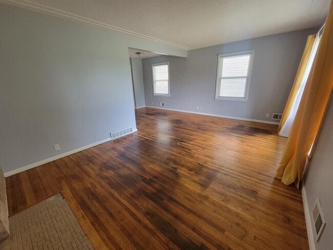 Building Photo - 2317 W 58th St