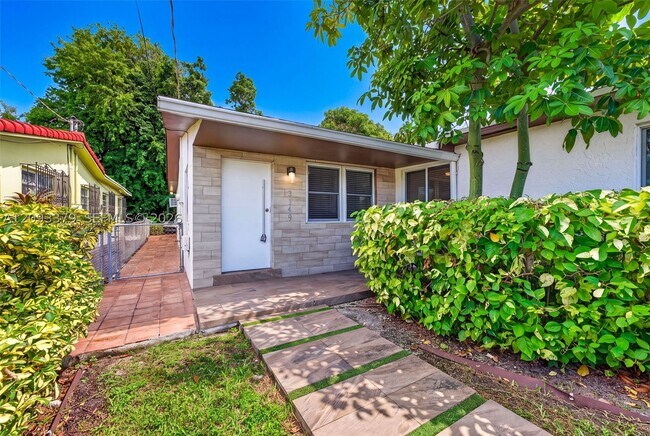 Foto del edificio - 3147 SW 24th Ter