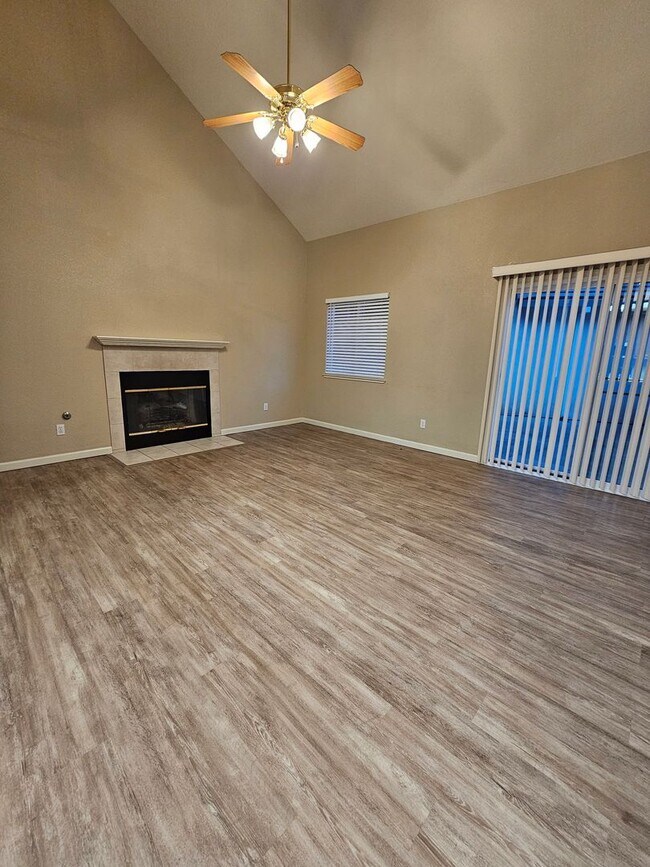 Building Photo - BEAUTIFUL 2 STORY, 3 BRM, 2 1/2 BATHS WITH...