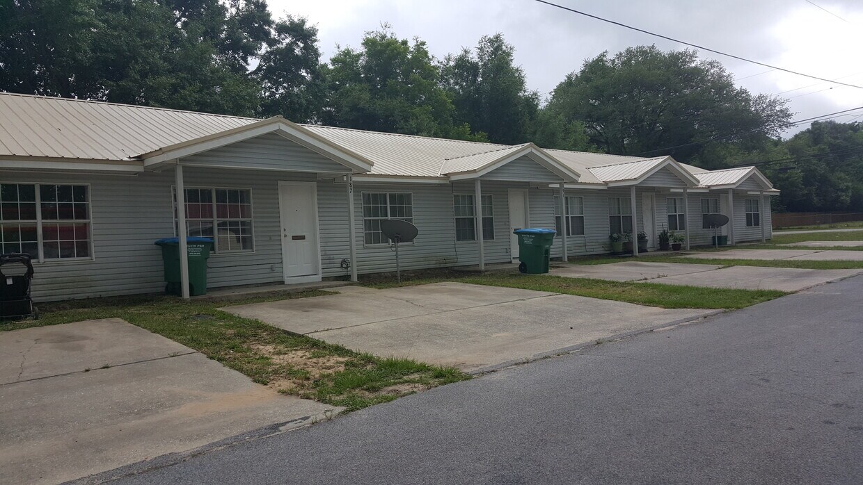 197 Bowers Ave W, Crestview, FL 32536 Apartments in Crestview, FL