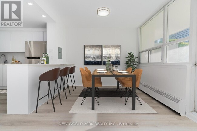 Photo du bâtiment - 33 Erskine Ave