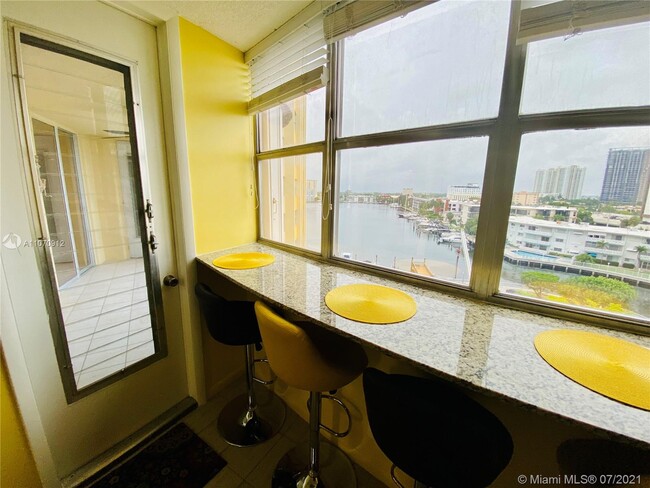 Foto del edificio - 100 Golden Isles Dr