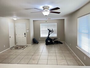 Building Photo - 2030 Waverly Glend Dr