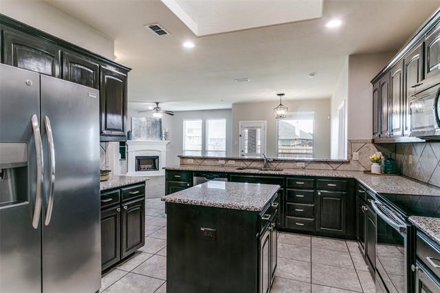 Foto del edificio - 4621 Lazy Oaks St
