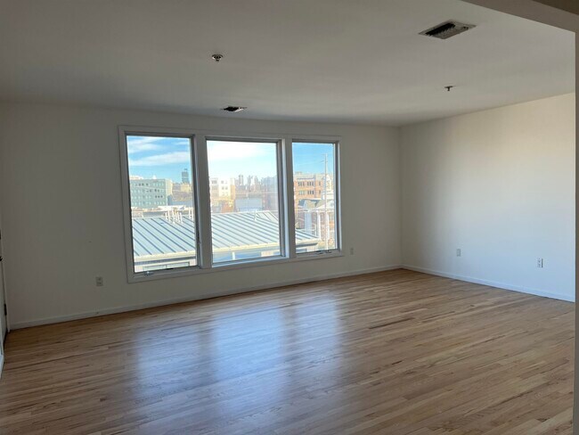 Building Photo - 8907 Riverside Pl