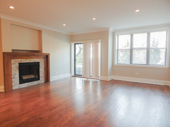 Building Photo - 4237 S Calumet Ave