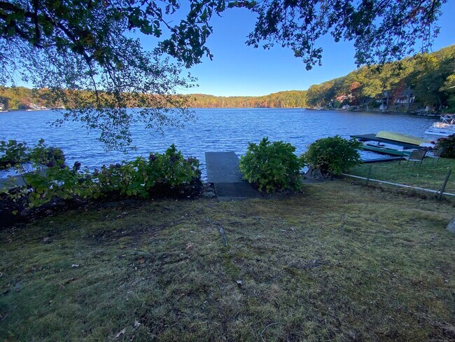 Foto del edificio - 110 Great Hill Pond Rd