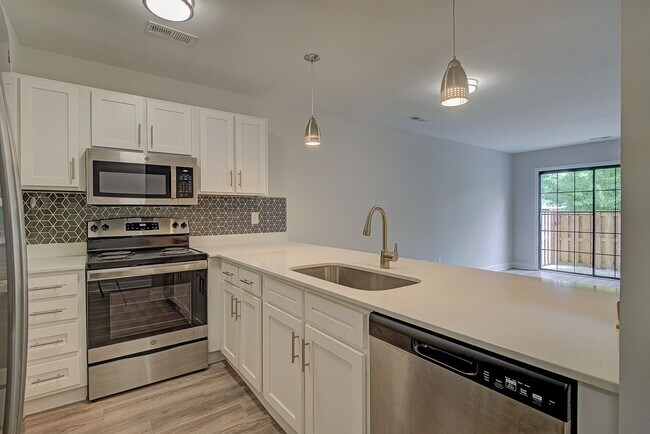 Foto del edificio - Condo in Tara Court Available for Rent!