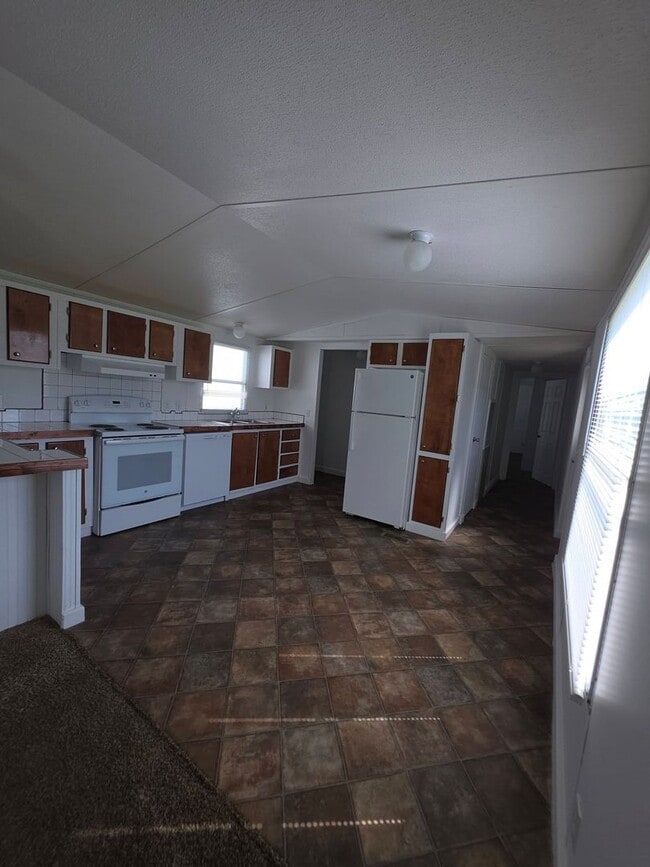 Building Photo - Ready to Move in