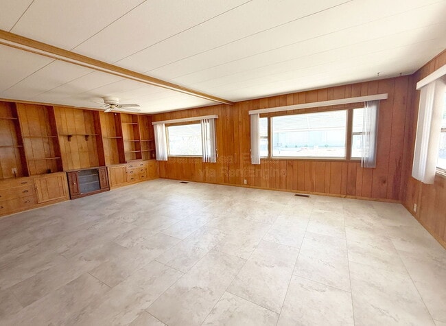 Building Photo - 10675 N Kilimanjaro Ave