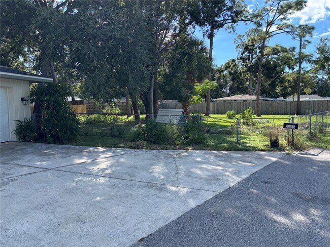 Foto del edificio - 2866 E Rainbow Cir