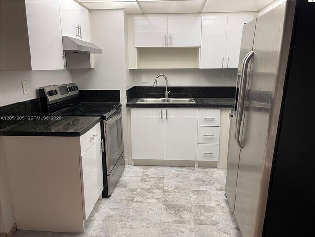 Foto del edificio - 6175 NW 57th St