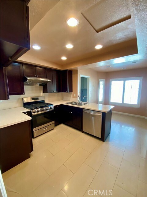 Building Photo - 1401 Brookdale Dr