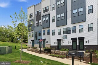 Building Photo - 14435 Gln Mnr Dr