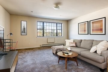 Foto principal - 1073 E 73rd St