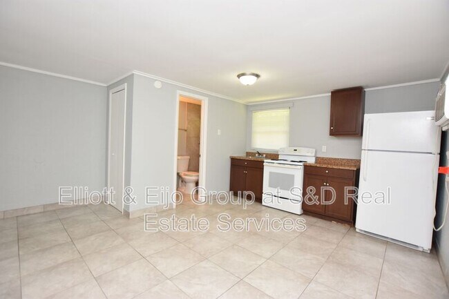 Building Photo - 1321 Mann Rd