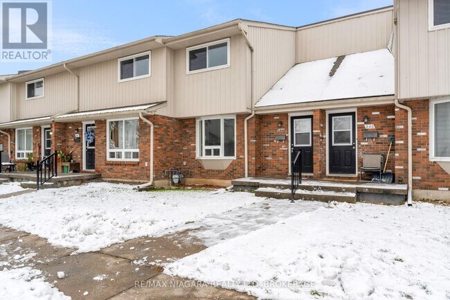 Photo du bâtiment - 100 Brownleigh Ave