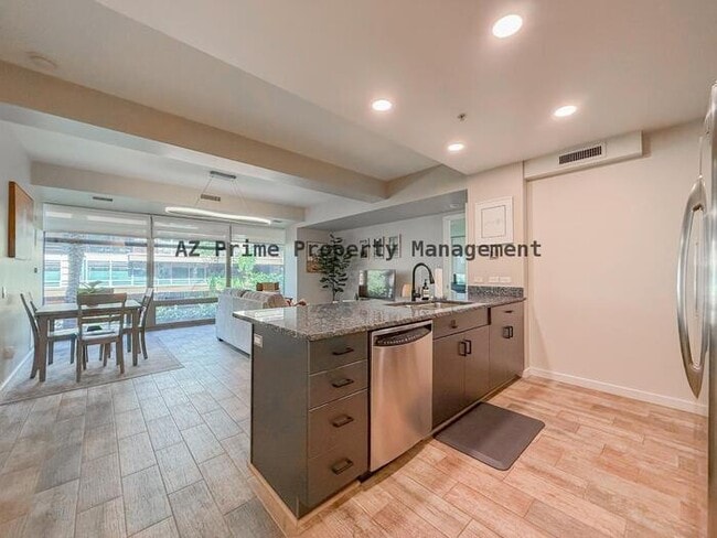 Building Photo - 7137 E Rancho Vista Dr