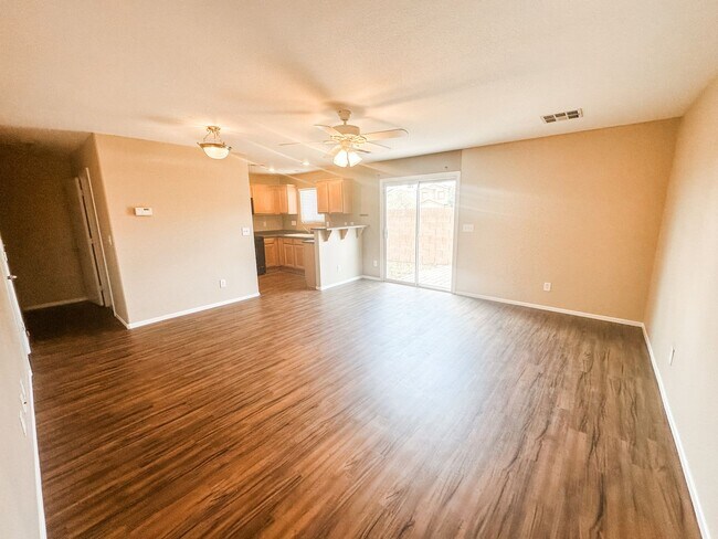 Foto del edificio - Beautiful 3 bedroom 2 bathroom home in Sou...