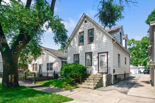 Building Photo - 355 N Hickory St