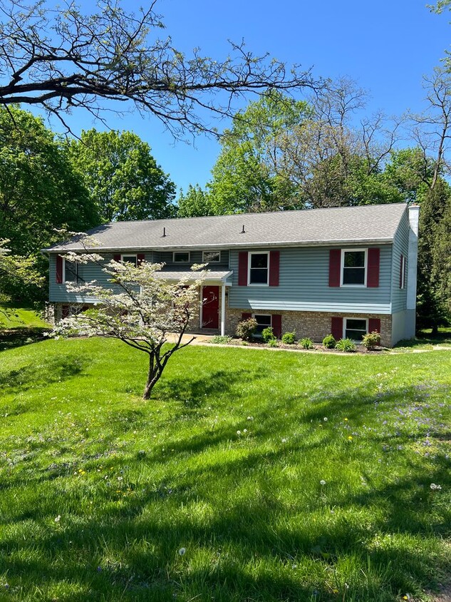 Primary Photo - Spacious & Stylish 3-Bedroom 1.5 Bath Hous...