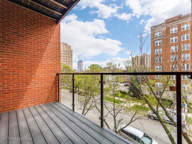 Foto del edificio - 1400 E Hyde Park Blvd