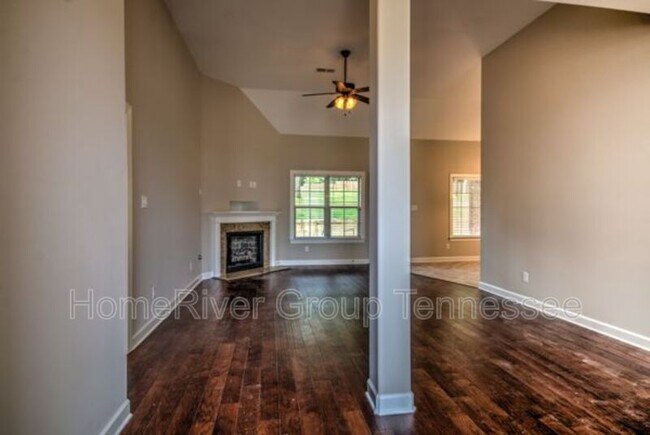 Foto del edificio - 4836 Whiteoaks Ln