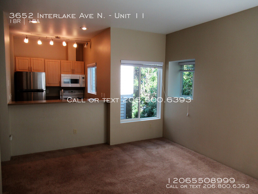 Primary Photo - 3652 Interlake Ave N
