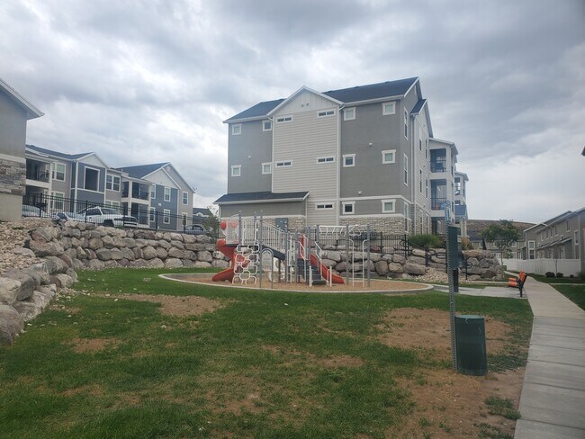 Building Photo - 1761 W Terra Vista Dr