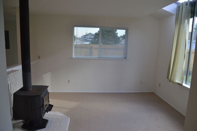 Building Photo - Beautiful and Bright Corner Lot Home in Ev...