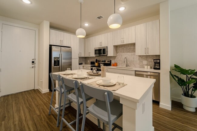 Warehouse District Apartments Kitchen - Warehouse District