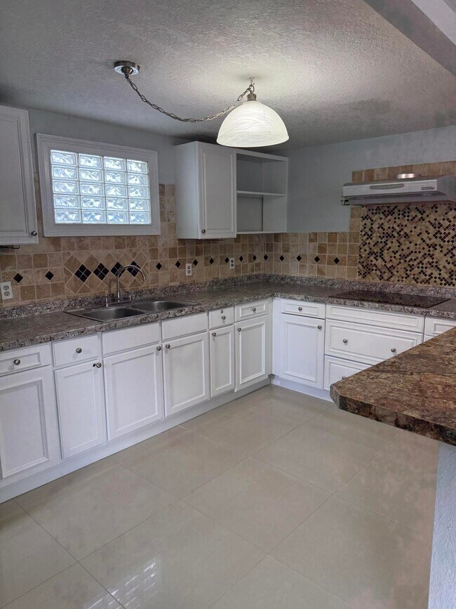 Foto del edificio - 192 Caroline Dr