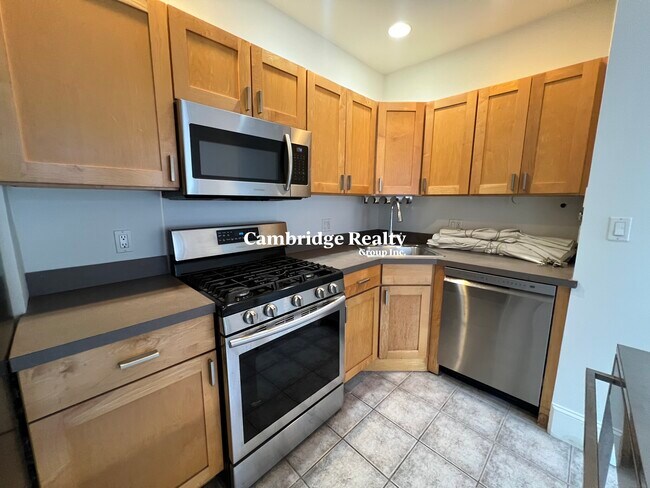 Building Photo - 1228 Cambridge St