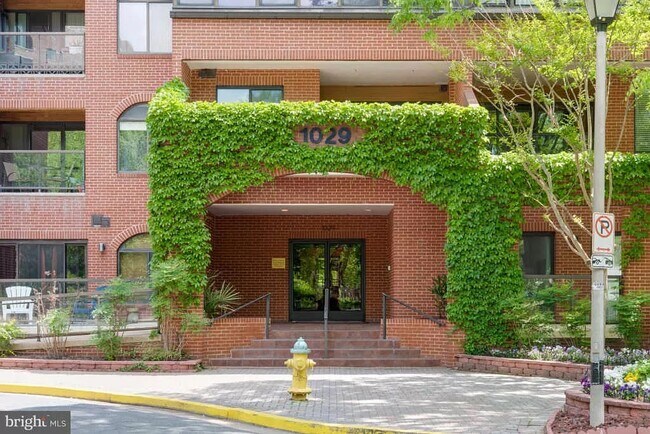 Foto del edificio - 1029 N Stuart St