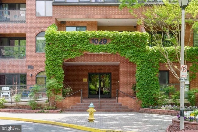 Building Photo - 1029 N Stuart St