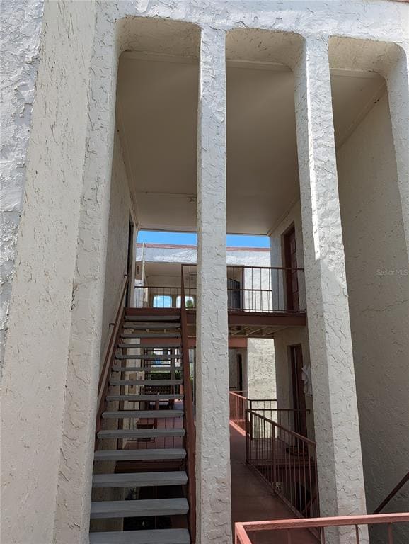 Building Photo - 522 Orange Dr
