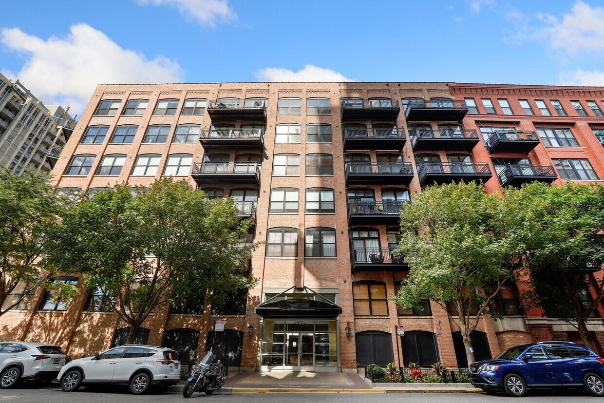 Primary Photo - 520 W Huron St