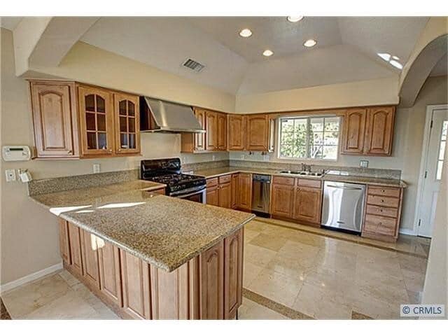 Building Photo - 9351 Russell St