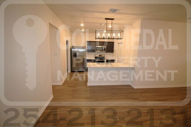 Foto del edificio - 5105 Red Rose Xing