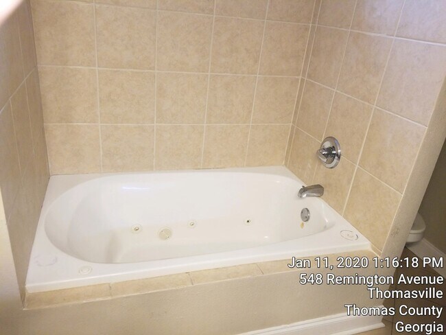 Foto del edificio - 544 Remington Ave