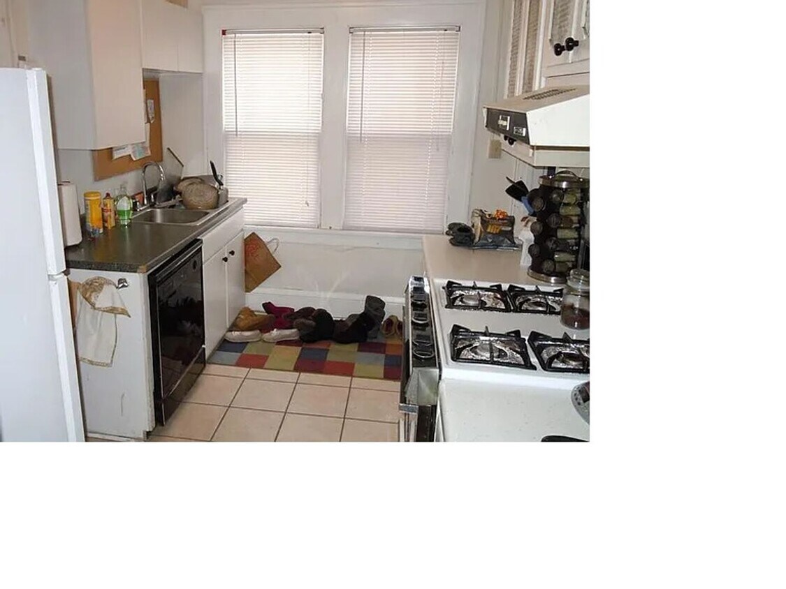 Foto del edificio - 5 Bedroom Update house for Fall 2025!