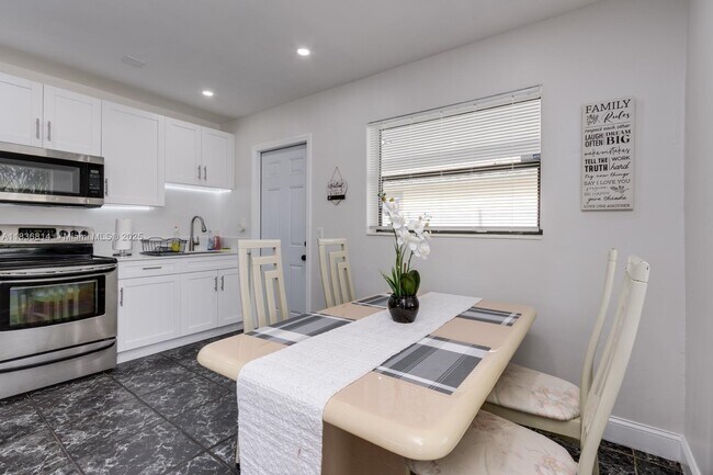Foto del edificio - 2784 NW 9th St