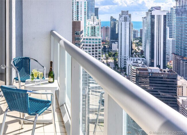 Building Photo - 485 Brickell Ave