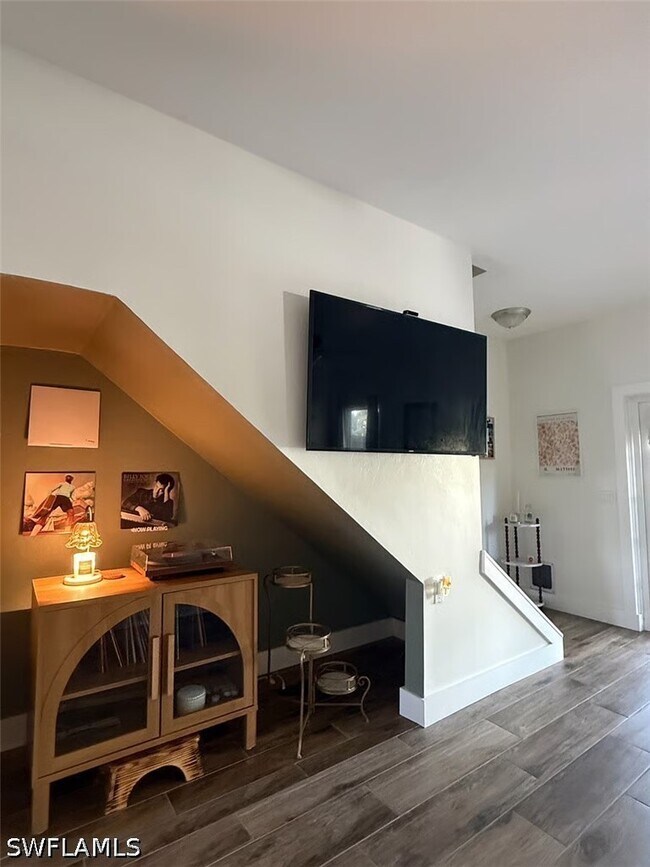 Foto del edificio - 6113 Lakefront Dr