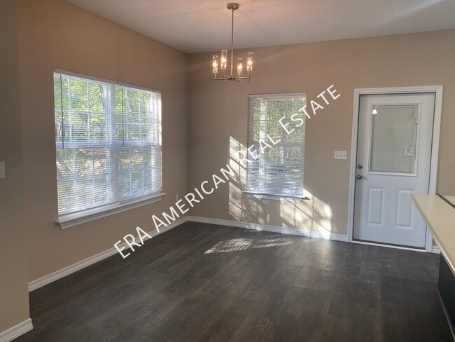 Foto del edificio - 708 Robinson Ave E