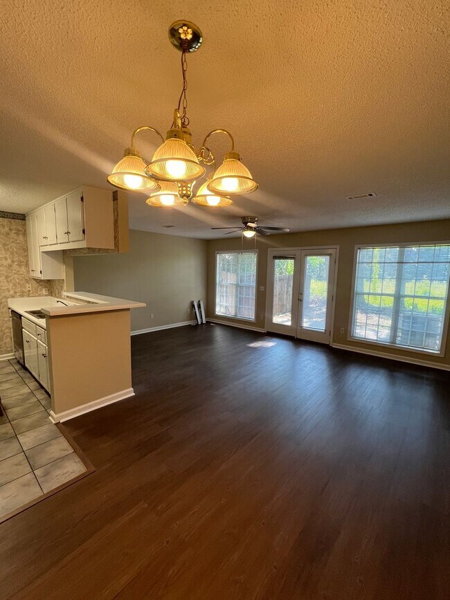 Foto del edificio - 176 Woodmere Dr