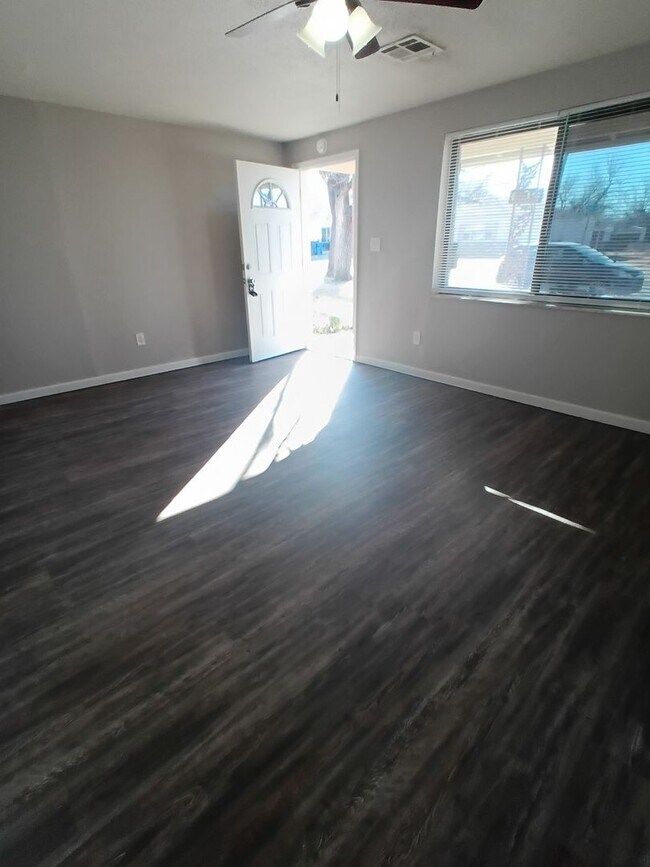 Foto del edificio - Cute Remodel - Midwest City Schools!