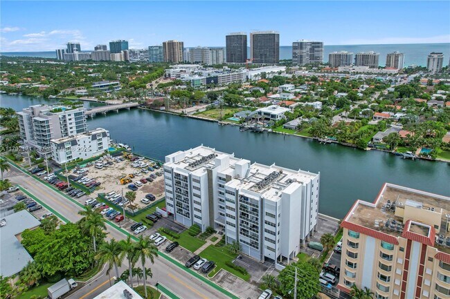 Foto del edificio - 9381 E Bay Harbor Dr