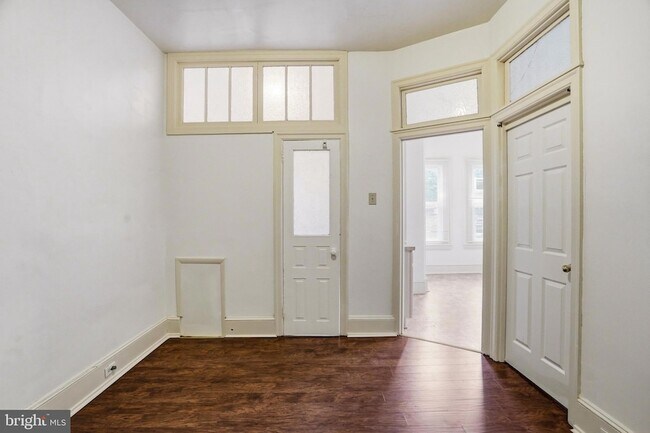 Foto del edificio - 2441 Brown St