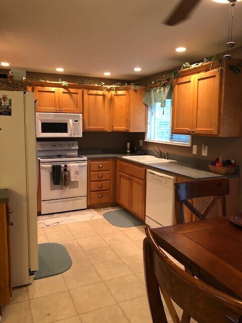 Spacious Kitchen - 336 Aquarius Ct